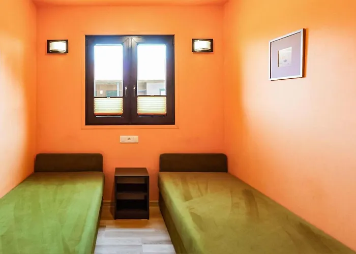 1 Bedroom Cozy In Dom wakacyjny Łazy